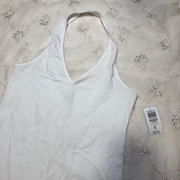 Torrid White Halter Neck Tank Top – Size 0 – NWT - Picture 3 of 4